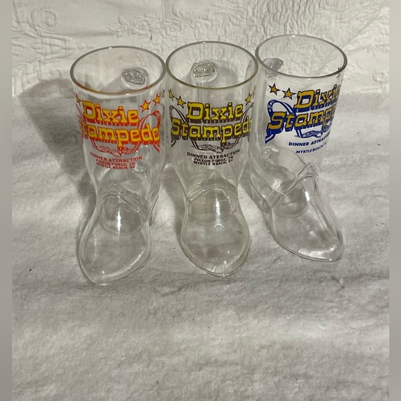 Set of 3 Dolly Parton's Dixie Stampede Souvenir Plastic Mugs - Picture 1 of 6